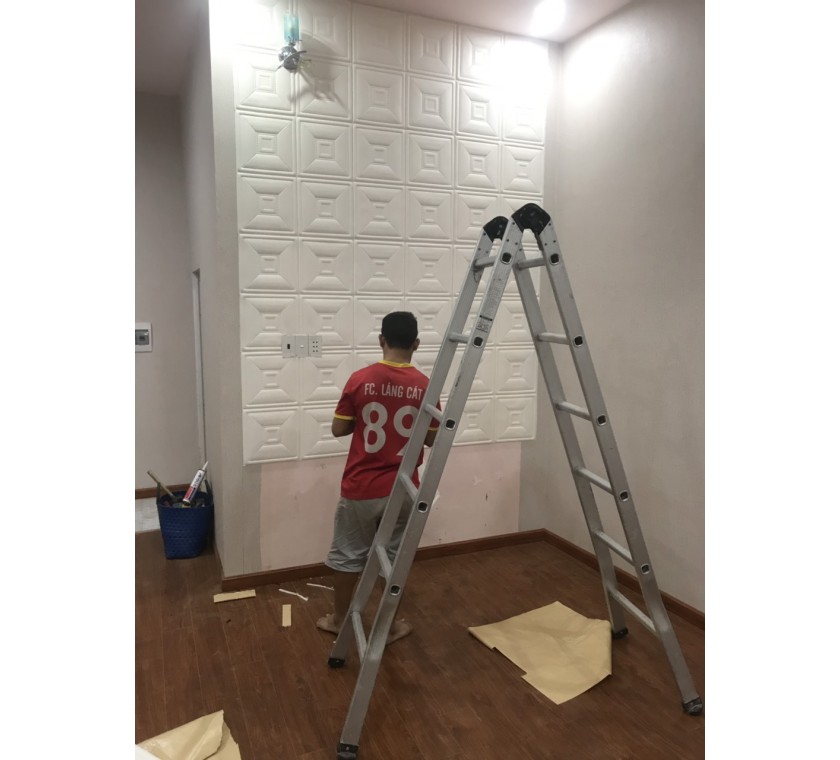 Thi công sàn gỗ + xốp dán tường + sàn gỗ cho nhà a Khiên Long Hải